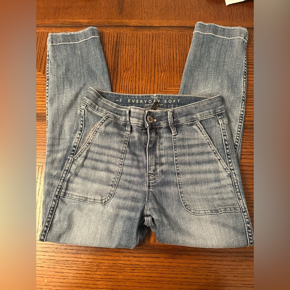 White House Black Market women’s every day soft high rise straight crop size 2